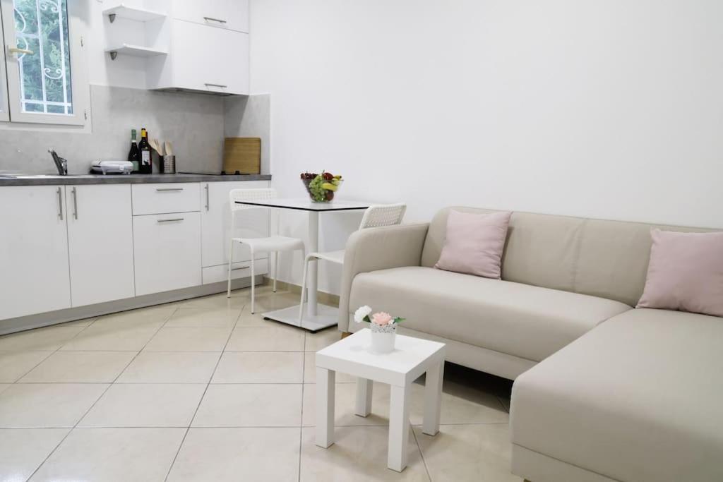 Cozy Apartment Near Airport Коропіон Екстер'єр фото